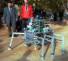 Chiba Univ. group produces robot to detect land mines